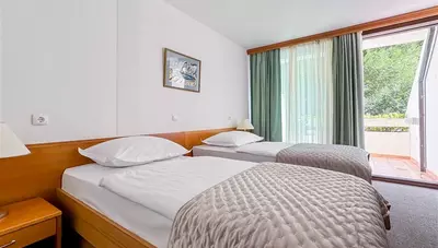 Chorvátsko - Makarska - hotel Biokovka - izba orientovaná na hory Chorvátsko - Makarska - hotel Biokovka - izba orientovaná na hory