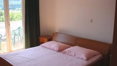 Chorvátsko - ostrov Rab - Lopar - apartmány Toni - spálňa