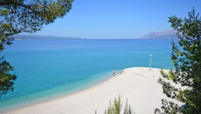 Chorvátsko - Baška Voda - pláž Chorvátsko - Baška Voda - pláž