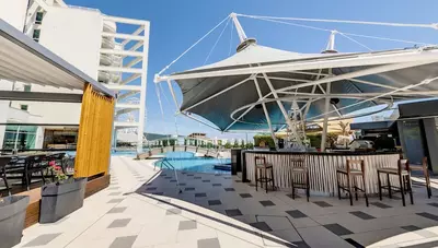 Bulharsko - Slnečné pobrežie - Hotel Effect Grand Victoria - bar pri bazéne Bulharsko - Slnečné pobrežie - Hotel Effect Grand Victoria - bar pri bazéne