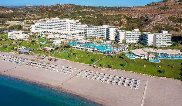 Rhodos - Faliraki - Hotel Rhodos Palladium - pohľad na hotel a pláž