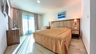 Chorvátsko - Gradac - hotel Nano - dvojlôžková izba s dvomi prístelkami Chorvátsko - Gradac - hotel Nano - dvojlôžková izba s dvomi prístelkami