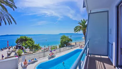 Chorvátsko - Podgora - Hotel Sirena - bazén pri hoteli