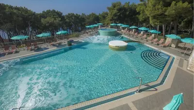 Chorvátsko - ostrov Lišinj - Mali Lošinj - hotel Vespera - bazén