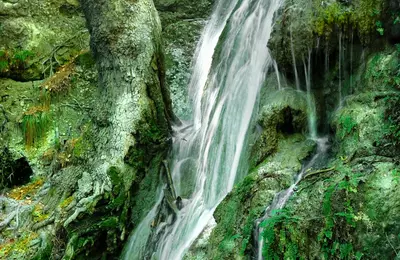 Grécko - Rhodos - Údolie motýľov - vodopád
