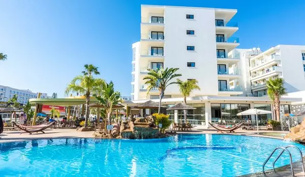 Cyprus - Ayia Napa - Hotel Stamatia - areál s bazénom 