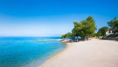 Chorvátsko - o.Krk - Njivice - Magal Hotel by Aminess - pláž Veya