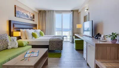 Chorvátsko - Petrčane - hotel Pinija - rodinná izba 2+2 Premium orientovaná na morskú stranu