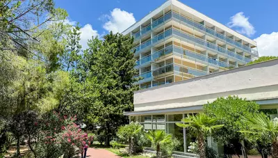 Chorvátsko - Vodice - komplex Imperial Green - hlavná budova Chorvátsko - Vodice - komplex Imperial Green - hlavná budova