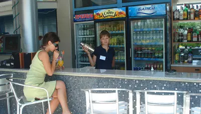 Bulharsko - Slnečné pobrežie - Hotel Blue Bay - bar pri bazéne Bulharsko - Slnečné pobrežie - Hotel Blue Bay - bar pri bazéne