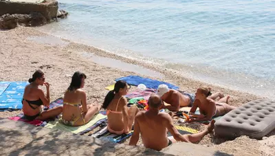 Chorvátsko - Baško Polje - hotel ALEM - pláž