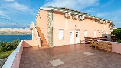 Chorvátsko - ostrov Pag - Pag - apartmány Robert - terasa Chorvátsko - ostrov Pag - Pag - apartmány Robert - terasa