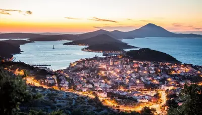 Chorvátsko - ostrov Lišinj - Mali Lošinj - hotel Vespera - mesto Mali Lošinj