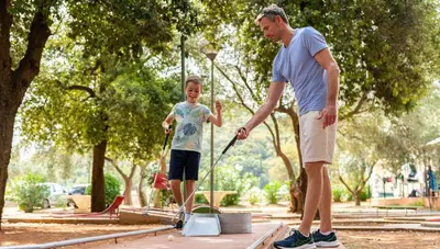 Chorvátsko - Istria - Rabac - hotel Mimosa Lido Palace - minigolf Chorvátsko - Istria - Rabac - hotel Mimosa Lido Palace - minigolf