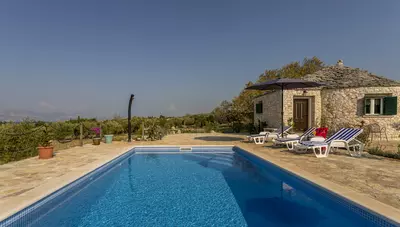 Chorvátsko - ostrov Brač - Mirca - Magical Island home Mary - bazén