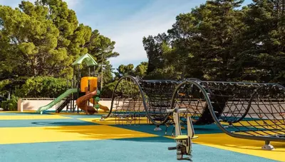 Chorvátsko - Baško Polje - Resort Alemaris - ihrisko pre deti