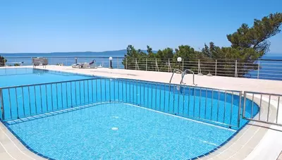 Chorvátsko - Podgora - Hotel Aurora - bazén Chorvátsko - Podgora - Hotel Aurora - bazén