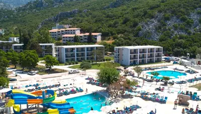 Čierna Hora - Čanj - hotel Pearl Beach Resort - areál hotela