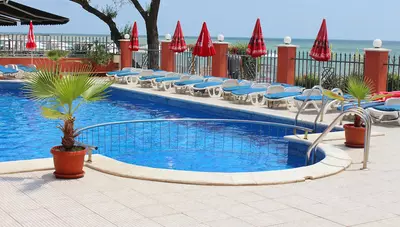 Bulharsko - Slnečné pobrežie - Hotel Karina Beach - bazén Bulharsko - Slnečné pobrežie - Hotel Karina Beach - bazén