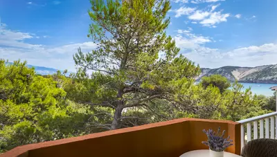 Chorvátsko - ostrov Rab - Lopar - Veli Mel Sunny Hotel - výhľad Chorvátsko - ostrov Rab - Lopar - Veli Mel Sunny Hotel - výhľad