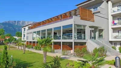 Thassos - Skala Panagia - Hotel Princess Golden Beach - pohľad na záhradu a letnú terasu Thassos - Skala Panagia - Hotel Princess Golden Beach - pohľad na záhradu a letnú terasu