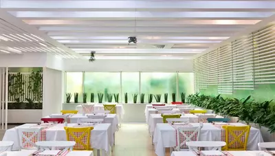 Čierna Hora - Petrovac - hotel Castellastva - reštaurácia