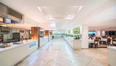 Čierna Hora - Bečiči - hotel Iberostar Waves Bellevue - reštaurácia