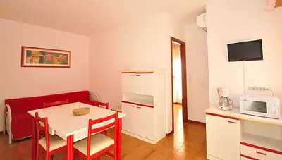 Taliansko-Bibione-Lido-del-Sole-Villa-Friuli-apartmán-B2+2-denná miestnosť Taliansko-Bibione-Lido-del-Sole-Villa-Friuli-apartmán-B2+2-denná miestnosť