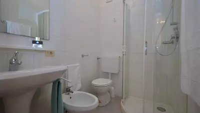 Lignano - Sabbiadoro - Rezidencia - Cristallo - apartmán - B2+2 - kúpeľňa