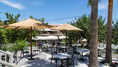 Grécko - Kréta - Bali - Hotel Resol - letná reštaurácia s terasou Grécko - Kréta - Bali - Hotel Resol - letná reštaurácia s terasou