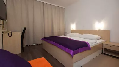 Chorvátsko - Selce - hotel Slaven - izba Standard orientovaná na parkovú stranu Chorvátsko - Selce - hotel Slaven - izba Standard orientovaná na parkovú stranu