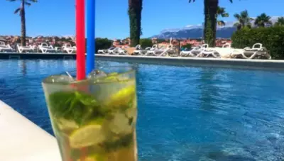 Chorvátsko - Pag - Novalja - Liberty Plaza - coctail bar