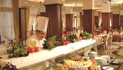 Bulharsko - Slnečné pobrežie - Royal Palace Helena Park - reštaurácia