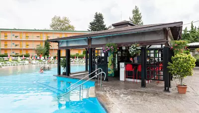 Bulharsko - Slnečné pobrežie - Hotel Trakia - bar pri bazéne Bulharsko - Slnečné pobrežie - Hotel Trakia - bar pri bazéne