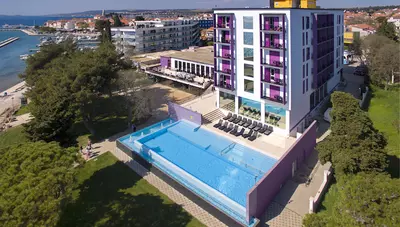 Chorvátsko - Biograd - Biograd na moru - hotel Adriatic - pohľad na hotel Chorvátsko - Biograd - Biograd na moru - hotel Adriatic - pohľad na hotel