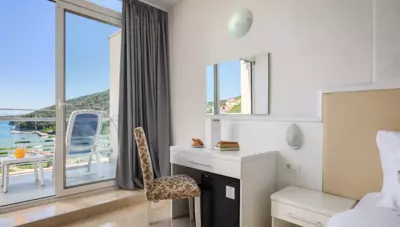 Chorvátsko - Istria - Rabac - hotel Mimosa - dvojlôžková izba na morskú stranu Chorvátsko - Istria - Rabac - hotel Mimosa - dvojlôžková izba na morskú stranu