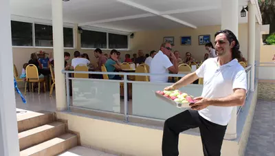 Rhodos - Náš milý čašník Rhodos - Náš milý čašník