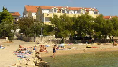 Chorvátsko - Vodice - Srima - apartmány Adria - pláž Chorvátsko - Vodice - Srima - apartmány Adria - pláž