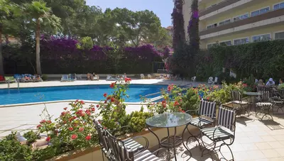 Mallorca - El Arenal - Hotel Ipanema Park/Beach - terasa pri bazéne Mallorca - El Arenal - Hotel Ipanema Park/Beach - terasa pri bazéne
