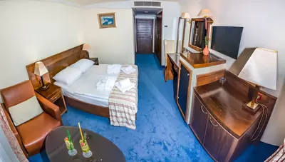 Chorvátsko - ostrov Pag - Pag - hotel Pagus - izba Standard park strana Chorvátsko - ostrov Pag - Pag - hotel Pagus - izba Standard park strana