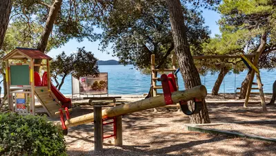 Chorvátsko - Petrčane - hotel Pinija - animácie - mini klub