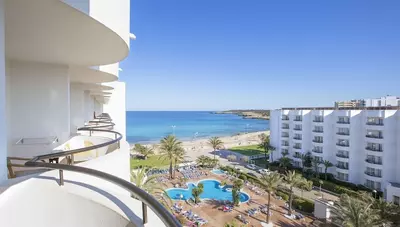 Mallorca - Cala Millor - hotel Hipotels Hipocampo Playa - izba bočne orientovaná na morskú stranu