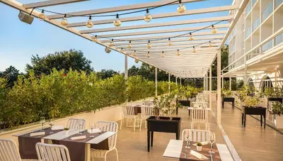 Chorvátsko - o.Krk - Njivice - Magal Hotel by Aminess - reštaurácia - terasa