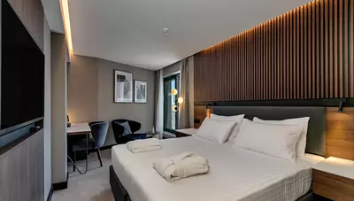 Chorvátsko - Baška Voda - hotel Noemia - izba s francúzskym balkónom