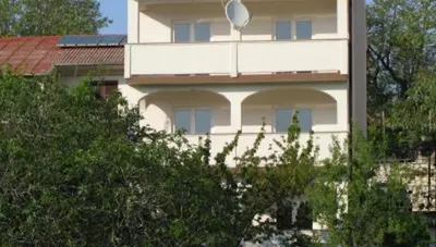 Chorvátsko - ostrov Rab - Lopar - apartmány Toni - dom zvonka