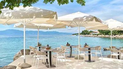 Chorvátsko - o.Krk - Njivice - Magal Hotel by Aminess - lobby bar - terasa