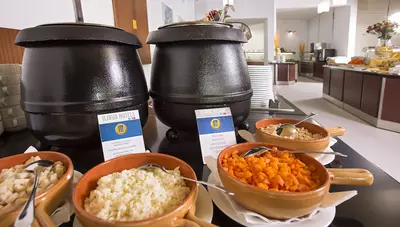 Chorvátsko - Biograd na Moru - hotel Ilirija - bufetové stoly Chorvátsko - Biograd na Moru - hotel Ilirija - bufetové stoly