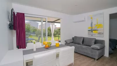 Chorvátsko - Sv.Filip i Jakov - Mobilhomy a apt. Adriatic - mobilhom - denná miestnosť