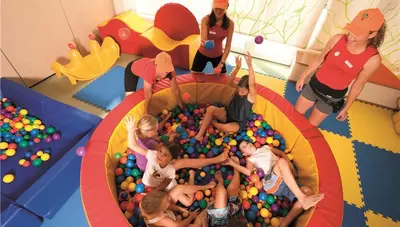 Chorvátsko - ostrov Lišinj - Mali Lošinj - hotel Vespera - Pino Club - animácie