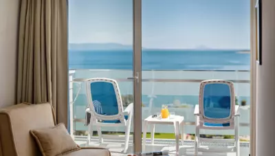 Chorvátsko - Istria - Rabac - hotel Mimosa - trojlôžková izba na morskú stranu Chorvátsko - Istria - Rabac - hotel Mimosa - trojlôžková izba na morskú stranu